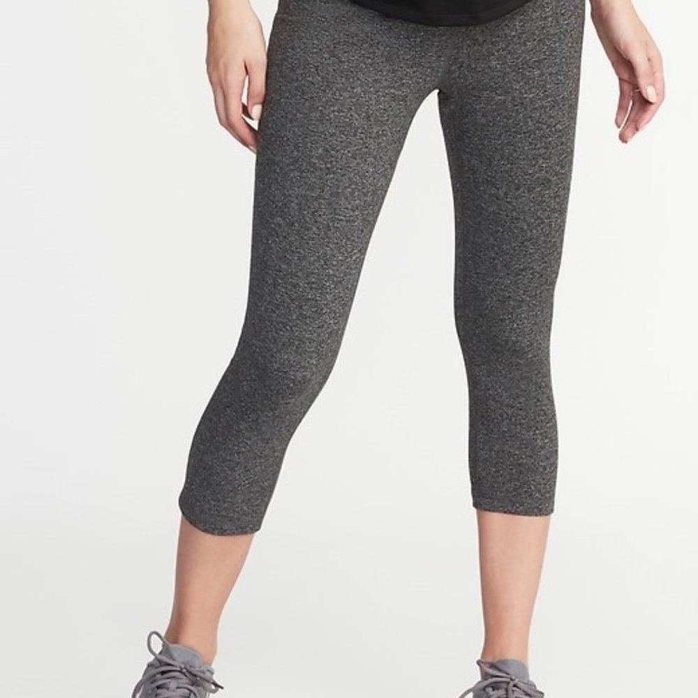 Maternity High-Waisted Elevate Compression Crops